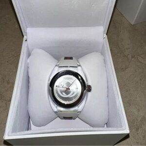 New Gucci Sync XXL 46mm YA137102 White Rubber Band White Dial Unisex Watch